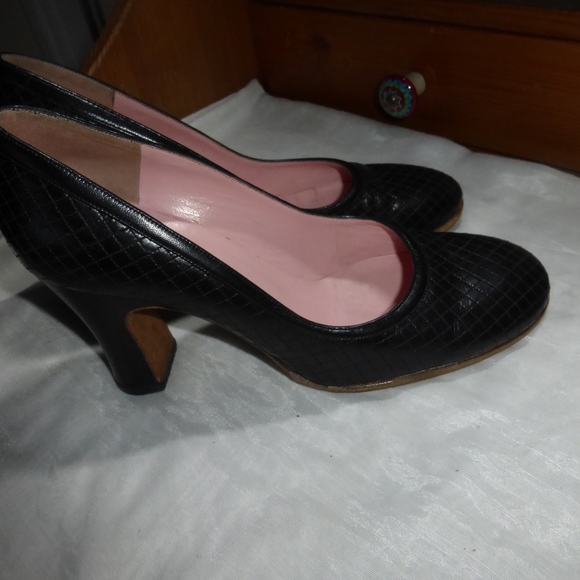 CHANEL BLACK LEATHER PUMPS 37.5-7 QUILTED Heels mules sandals slides slip on in - Picture 4 of 7